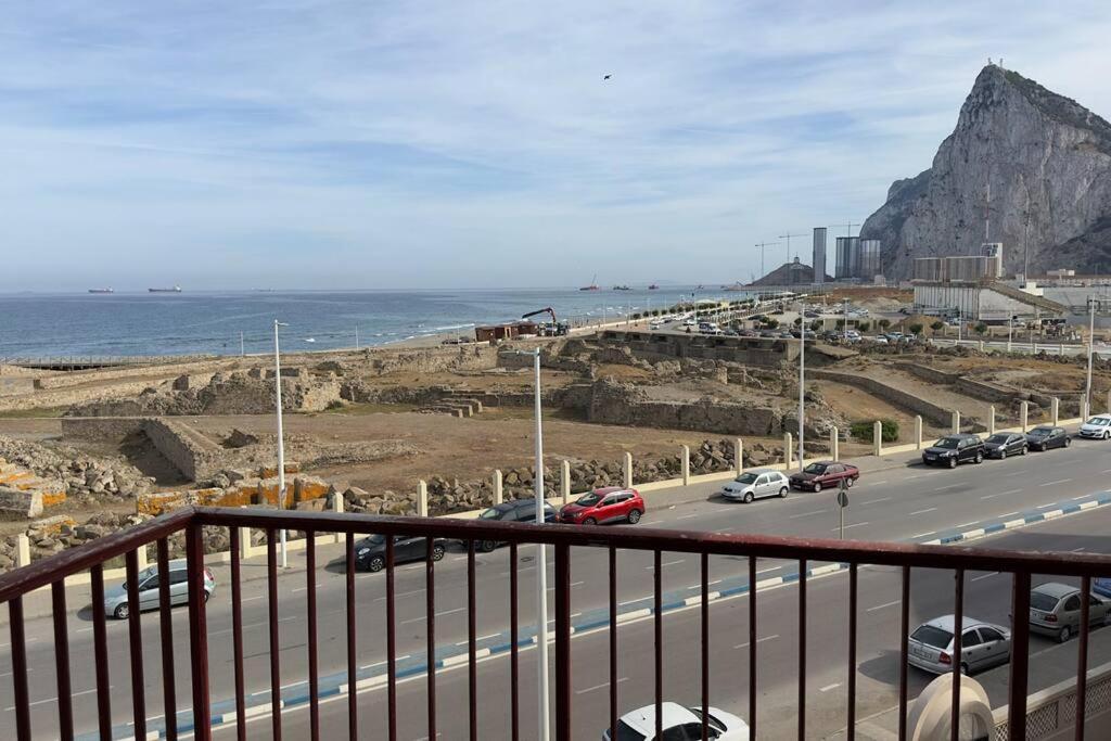 Primera Linea De Playa Y Gibraltar A 5 Minutos La Linea de la Concepcion Exterior photo